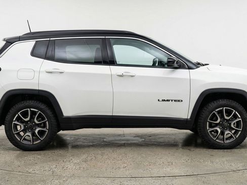 Used 2025 Jeep Compass Trailhawk image 11