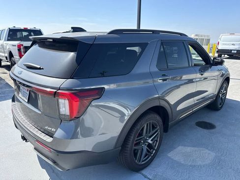 Used 2025 Ford Explorer ST-Line w/ ST-Line Street Pack AWD/4WD image 5