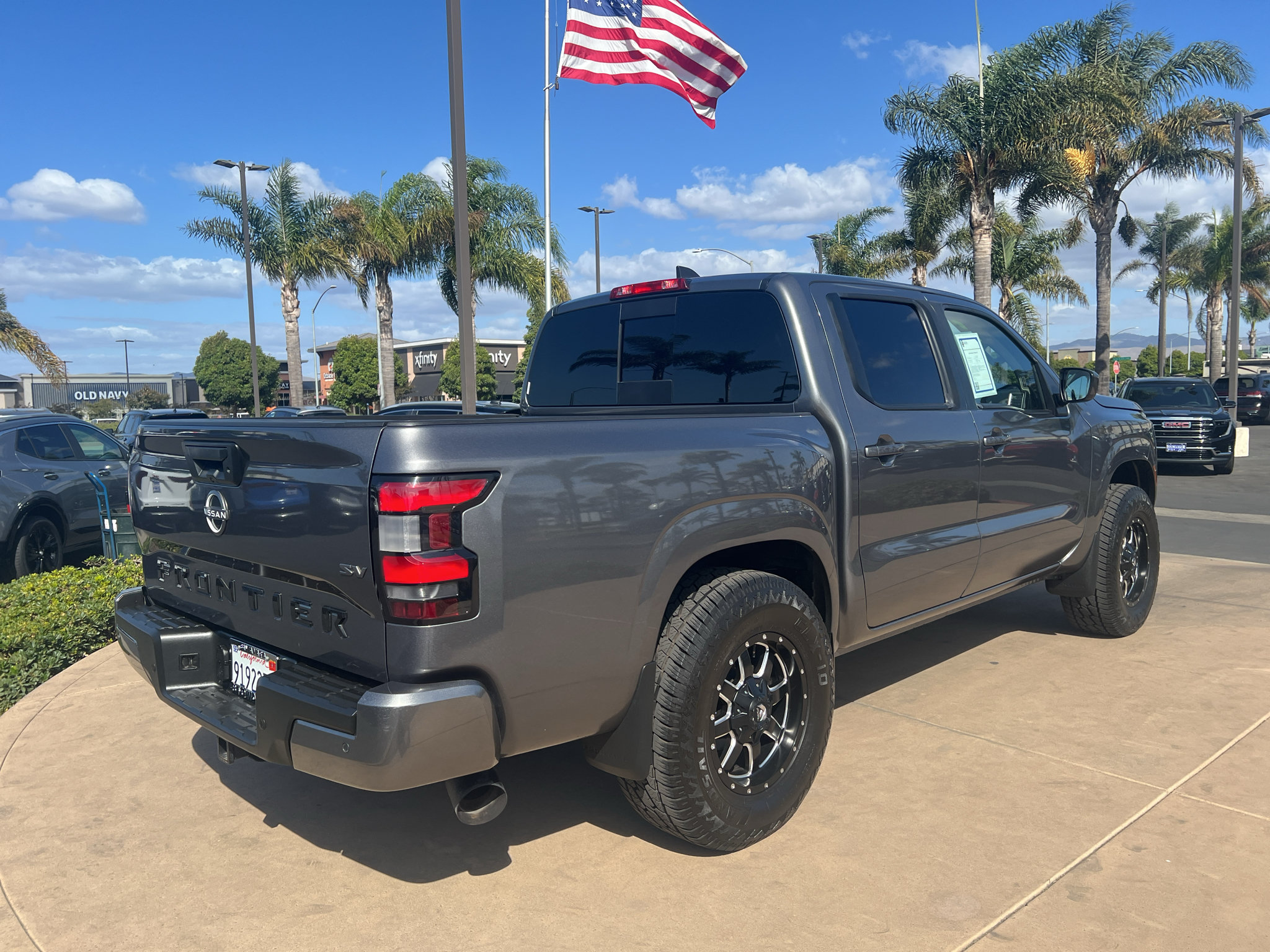 Used 2024 Nissan Frontier SV w/ SV Convenience Package RWD image 6