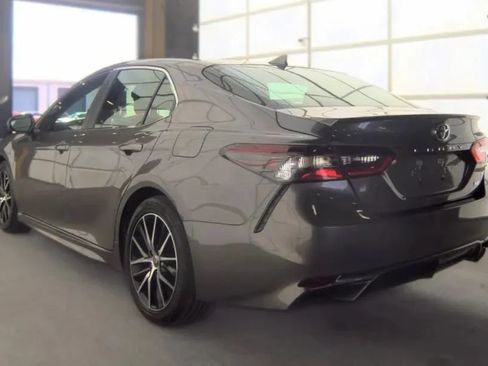 Used 2021 Toyota Camry SE FWD image 4