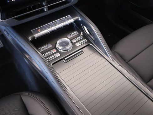 New 2026 Lincoln Nautilus Premier AWD/4WD image 9