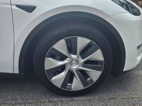 Used 2023 Tesla Model Y Long Range AWD/4WD image 16