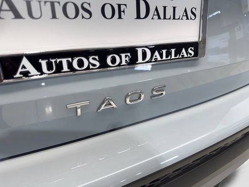 Used 2025 Volkswagen Taos SE FWD image 23
