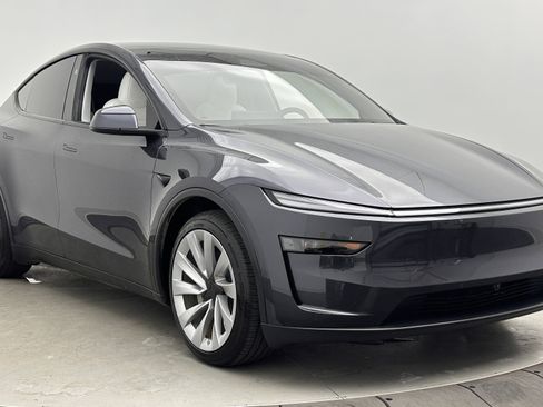 Used 2026 Tesla Model Y Long Range image 3