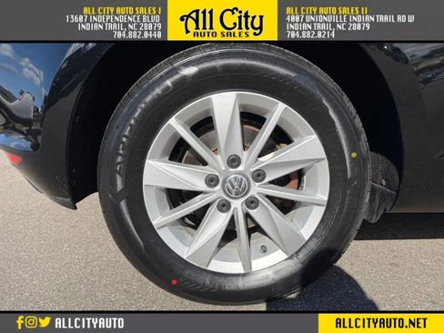 Used 2015 Volkswagen Golf S image 28