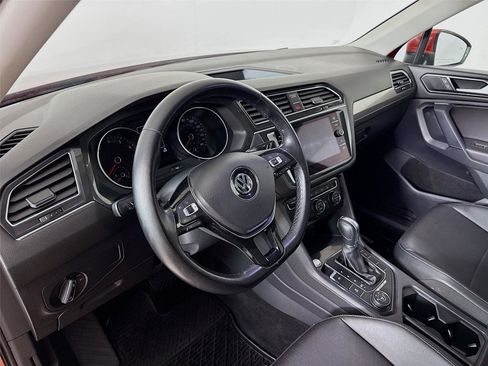 Used 2018 Volkswagen Tiguan SE w/ Panoramic Sunroof Package AWD/4WD image 24