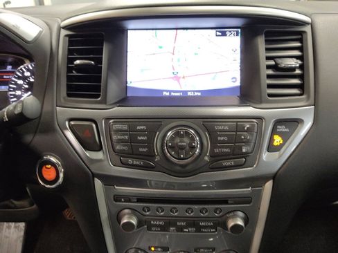 Used 2019 Nissan Pathfinder SL image 25