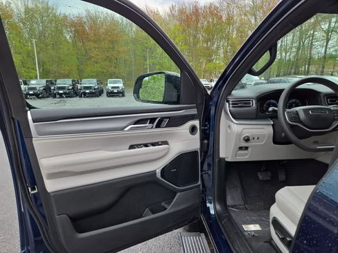 New 2026 Jeep Grand Wagoneer Limited AWD/4WD image 11