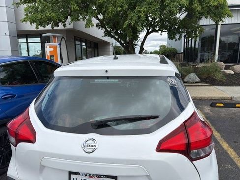 Used 2020 Nissan Kicks S FWD image 6