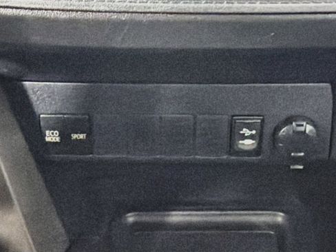 Used 2015 Toyota RAV4 LE FWD image 24