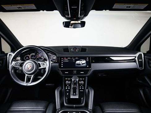 Certified 2023 Porsche Cayenne AWD/4WD image 25
