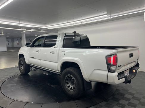 Used 2021 Toyota Tacoma Limited AWD/4WD image 4
