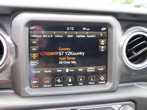 Used 2022 Jeep Wrangler Unlimited Rubicon w/ Trailer Tow Package AWD/4WD image 19