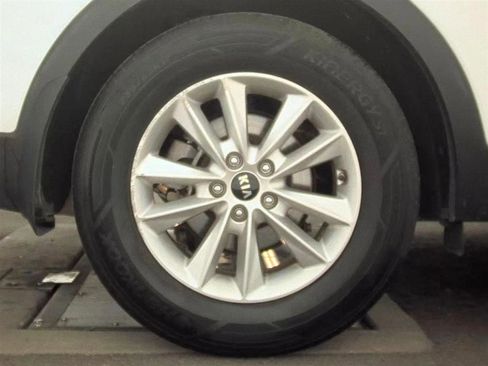 Used 2019 Kia Sorento LX w/ LX Convenience Package FWD image 11