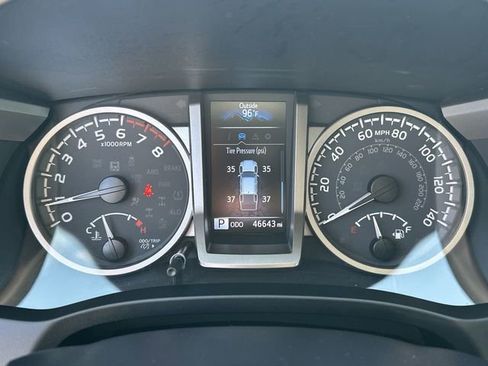 Used 2022 Toyota Tacoma SR5 AWD/4WD image 11