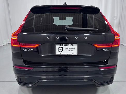 Certified 2025 Volvo XC60 B5 Core AWD/4WD image 7