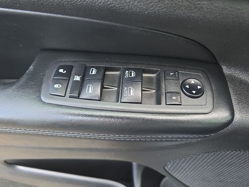 Used 2019 Jeep Grand Cherokee Altitude AWD/4WD image 31