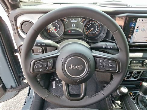 New 2025 Jeep Gladiator Sport image 18