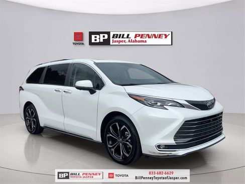 Used 2025 Toyota Sienna Platinum image 7