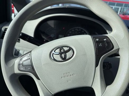 Used 2012 Toyota Sienna LE image 9