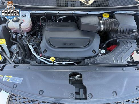 Used 2025 Chrysler Pacifica Limited FWD image 23