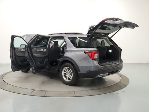 Used 2025 Ford Explorer Active w/ Active Comfort Package image 13