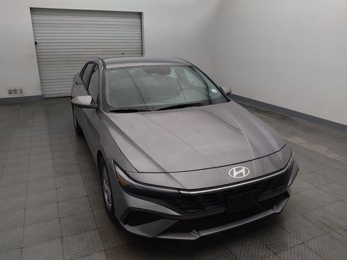 Used 2025 Hyundai Elantra SE FWD image 14