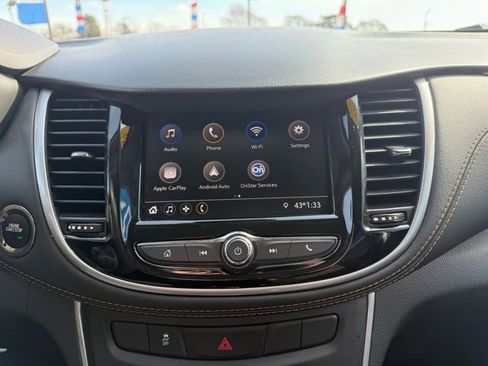 Used 2022 Chevrolet Trax LT w/ LT Convenience Package image 26