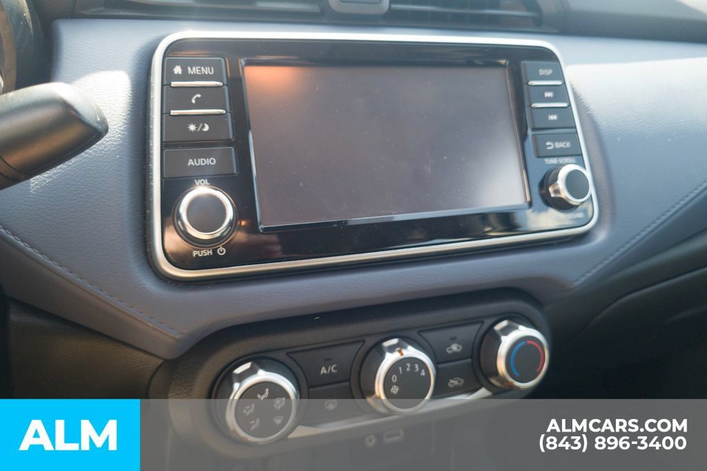 Used 2024 Nissan Versa SV FWD image 9