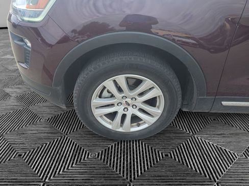 Used 2018 Ford Explorer XLT w/ Equipment Group 201A image 14