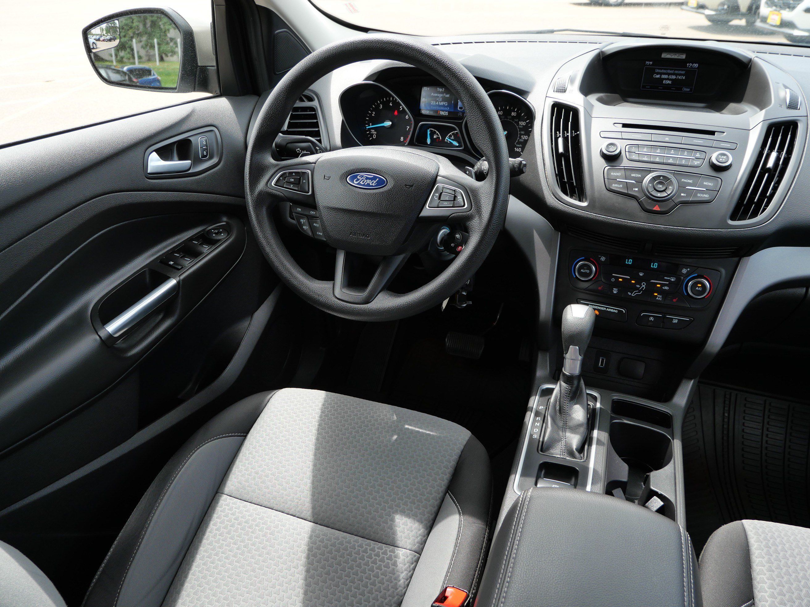 Used 2017 Ford Escape SE w/ SE Cold Weather Package AWD/4WD image 9