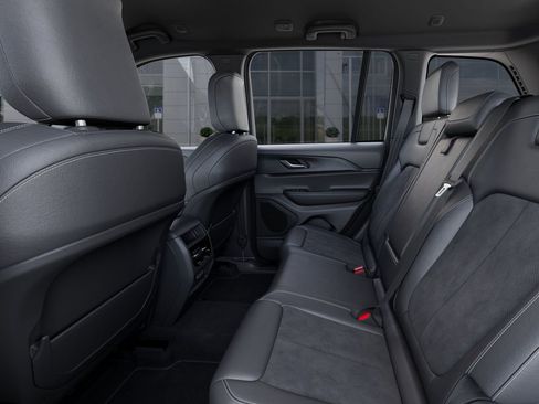 New 2025 Jeep Grand Cherokee Altitude image 24