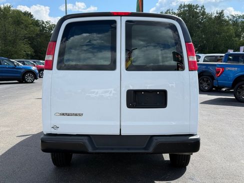 Used 2018 Chevrolet Express 2500 image 7