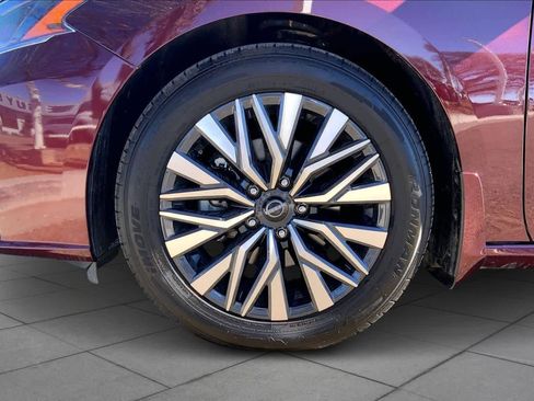Used 2024 Nissan Altima 2.5 SV w/ SV Premium Package image 10