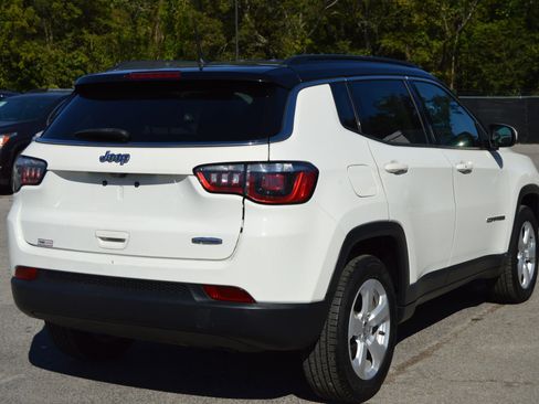 Used 2018 Jeep Compass Latitude FWD image 5