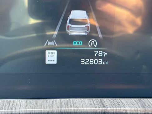 Used 2024 Kia Telluride EX w/ EX Captain's Chair Package AWD/4WD image 32