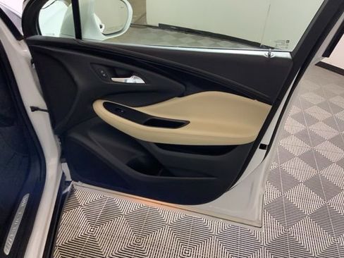 Used 2018 Buick Envision Essence image 34