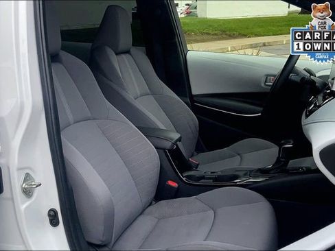 Used 2025 Toyota Corolla SE w/ SE Premium Package image 7