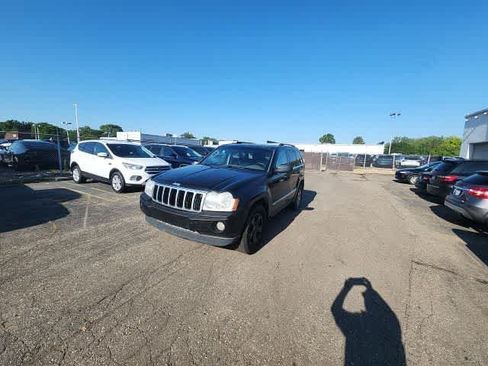 Used 2007 Jeep Grand Cherokee Limited w/ Trailer Tow Group IV AWD/4WD image 2