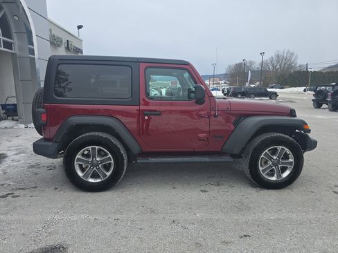 Used 2021 Jeep Wrangler Sport S image 2