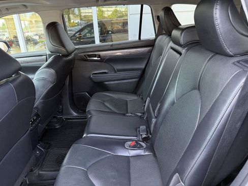 Used 2023 Toyota Highlander Limited AWD/4WD image 17