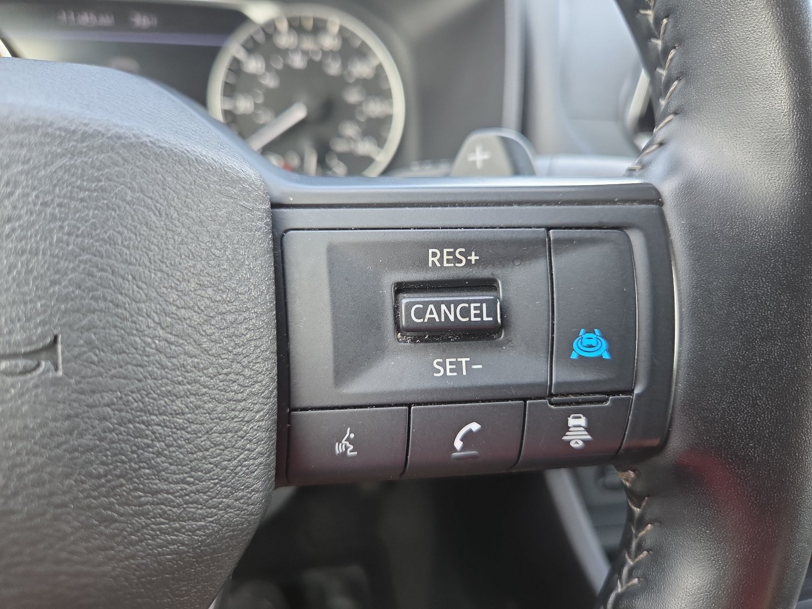 Used 2025 Nissan Rogue SV AWD/4WD image 18