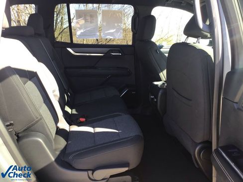 Used 2025 GMC Acadia Elevation image 15