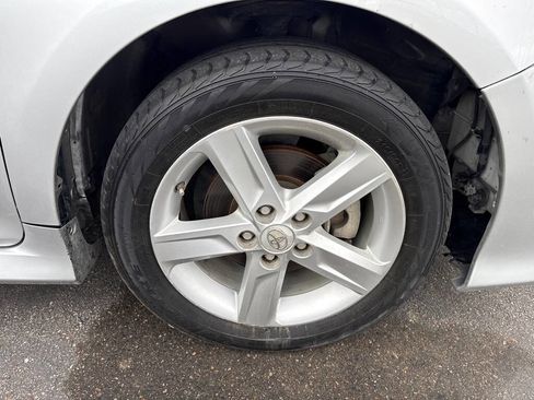 Used 2014 Toyota Camry L image 22