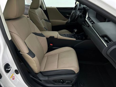 Used 2019 Lexus ES 300h image 13