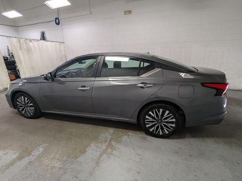 Used 2025 Nissan Altima 2.5 SV FWD image 10