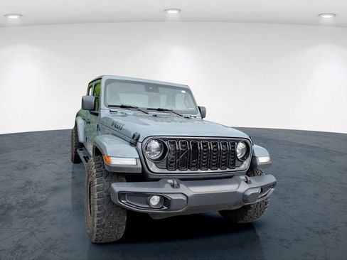 Used 2024 Jeep Gladiator Sport AWD/4WD image 9