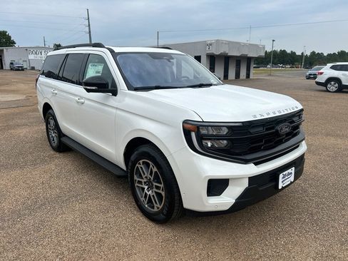 New 2025 Ford Expedition Active image 7