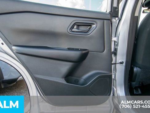 Used 2024 Nissan Rogue S image 25