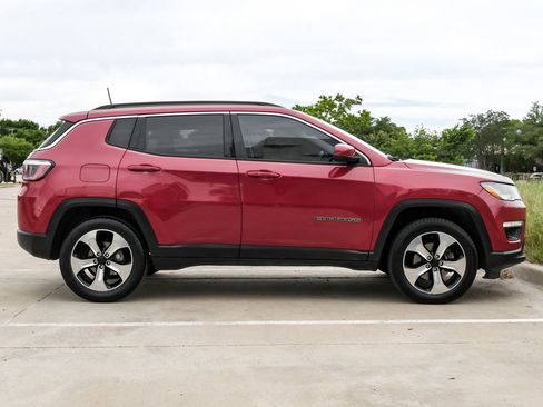 Used 2017 Jeep Compass Latitude w/ Popular Equipment Group FWD image 7